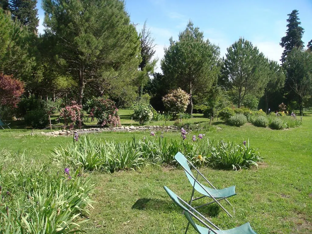 Le Mas d'Hermès Plan-dʼOrgon Bed & Breakfast