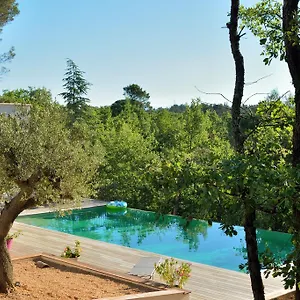 Bed & Breakfast Sous Les Oliviers - Climatises De Standing Tout-equipes, Saint-Maximin-la-Sainte-Baume